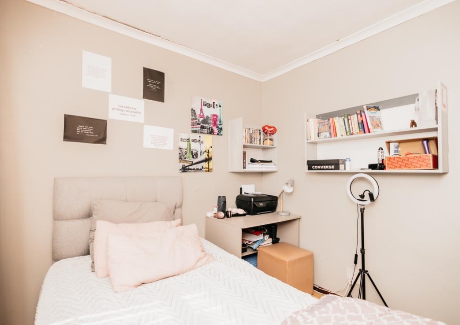 4 Bedroom Property for Sale in Peerless Park East Western Cape